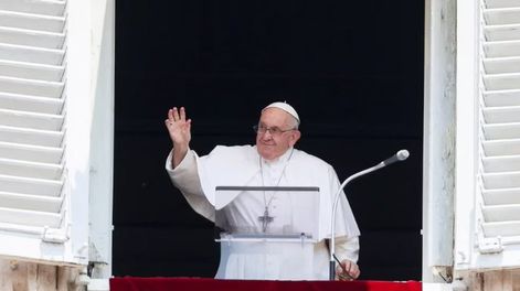 Francisco reapareció ante miles de fieles en el Vaticano