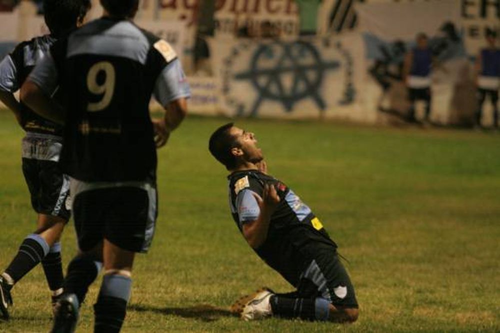 Del Bono se aprovechó de los problemas de Unión