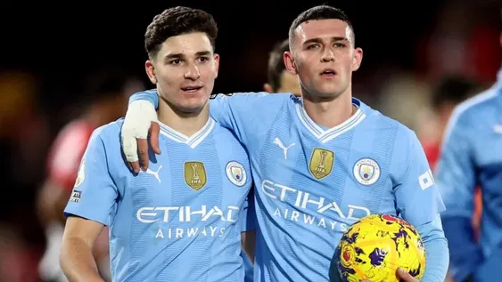 Manchester City ganó y acecha al Liverpool