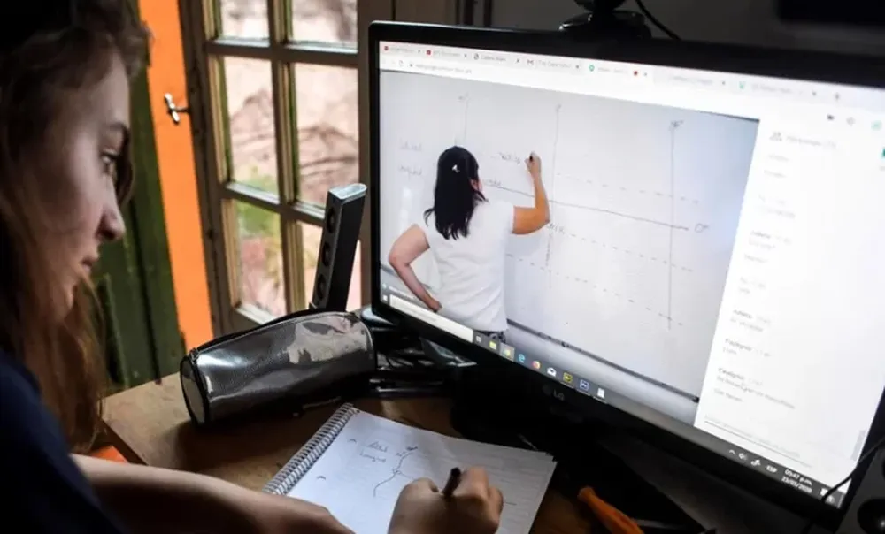 La Justicia suspendió el DNU que declaró servicio público a las telecomunicaciones