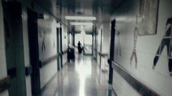 Una nena aspiró purpurina, la operaron y quedó internada en terapia intensiva