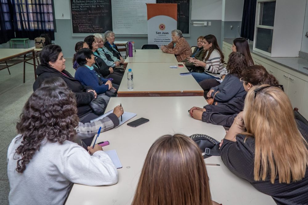 &nbsp;Mente Activa, Corazón Contento, del Ministerio de Familia, no sólo se centra en la salud mental, sino también en el bienestar físico y la estimulación cognitiva.
