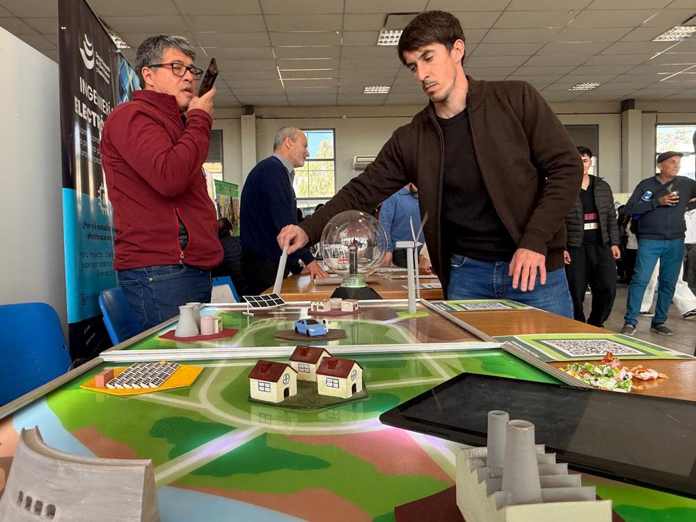 La Feria Educativa de la UNSJ se destaca por la creatividad en cada stand con la intención de captar la atención de los estudiantes que la visitan.