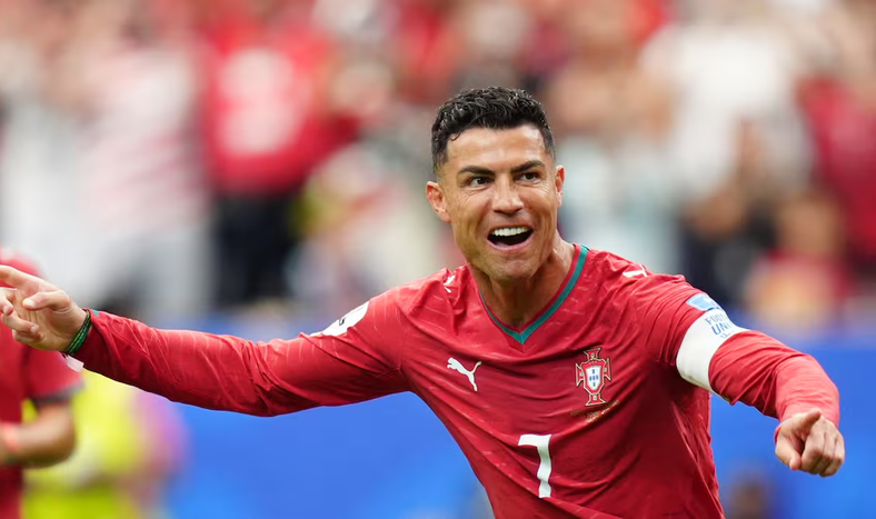Portugal goleó 5-0 a Uzbekistán con un doblete de Cristiano Ronaldo por el Grupo K