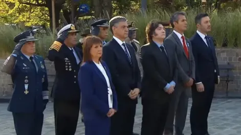 EN VIVO| Milei encabeza el acto central por Malvinas en la Plaza San Martín