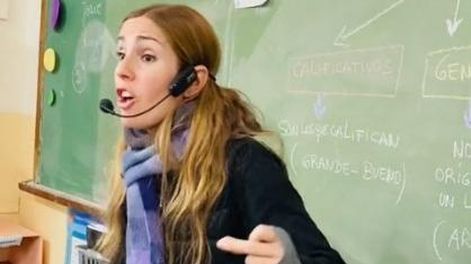 Se volvió viral por el original método con el que les enseña ESI a sus alumnos