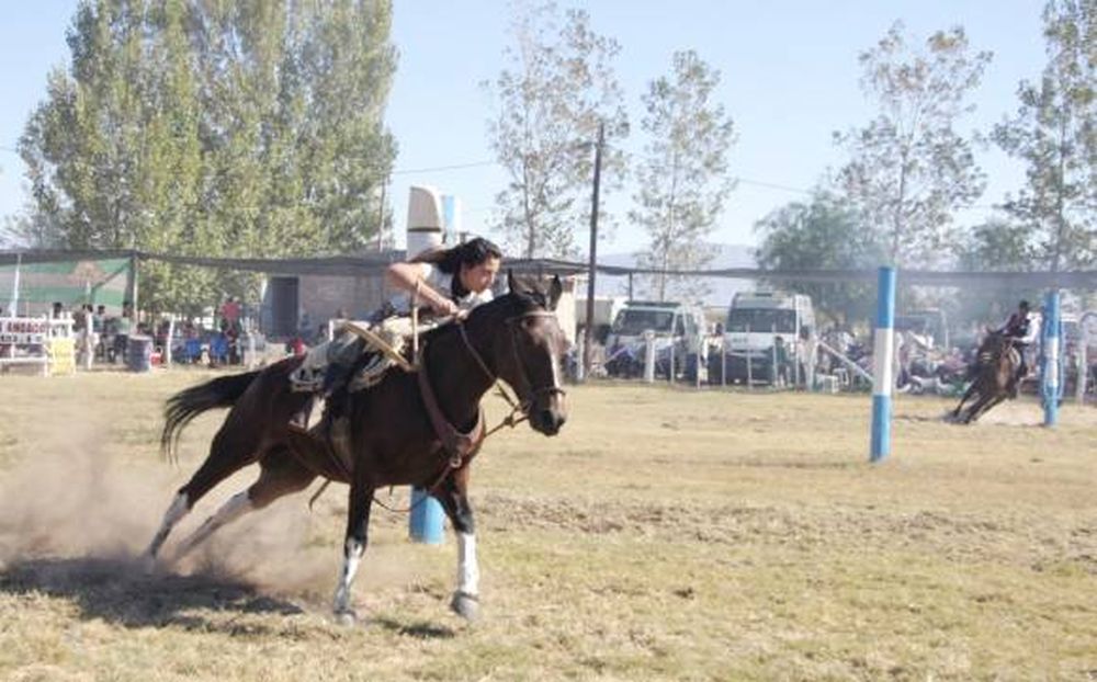 Aguante femenino durante la 14ta fiesta del trabajo