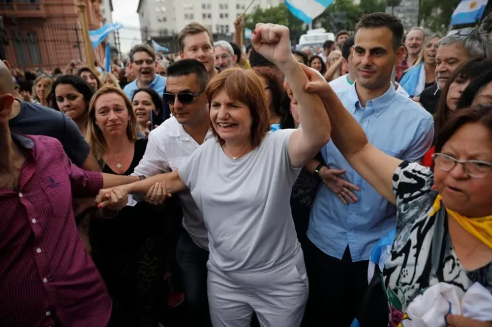 “Las 14 toneladas de piedra que nos tiraron se las tendrían que devolver”, dijo Patricia Bullrich