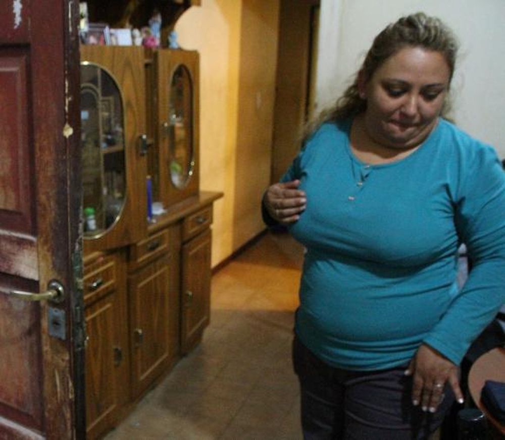 Adolescentes se llevan joyas de una casa