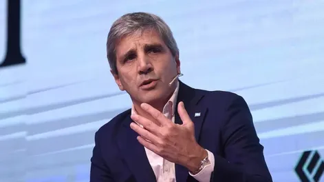 Caputo: “La inflación va a colapsar y en doce meses va a converger al nivel internacional”