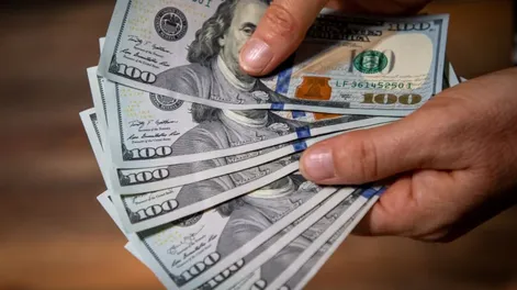 El dólar oficial cerró la semana a la baja: la cotización del blue en San Juan