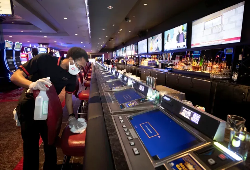 EEUU creó 2,5 millones de puestos de trabajo en mayo y la desocupación cayó a 13,3%