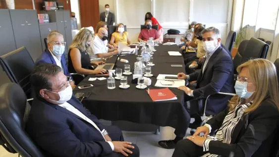 En cinco días, el Gobierno cerró un acuerdo salarial que llega al 50%