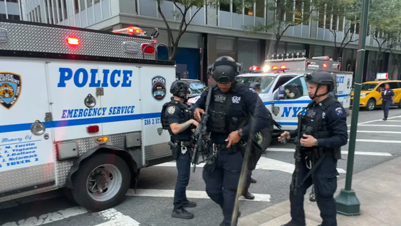 Violencia en Nueva York: una mujer acuchilló a dos personas en Times Square y fue baleada por la policía.&nbsp;