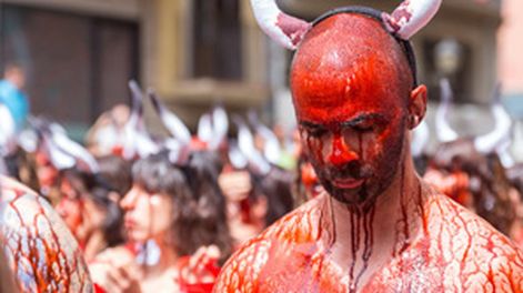 Impactantes imágenes del “baño de sangre” contra San Fermín