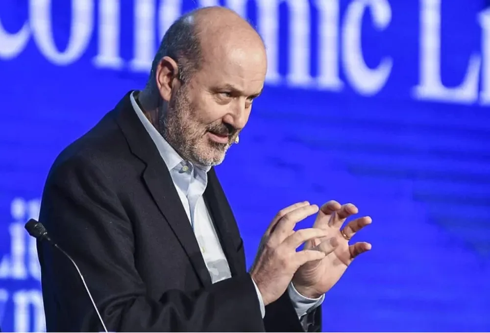 DESPIDOS SIN CAUSA. Sturzenegger anunció que los empresarios podrán echar empleados como y cuando se les ocurra. Esta semana se reglamentará la reforma laboral.