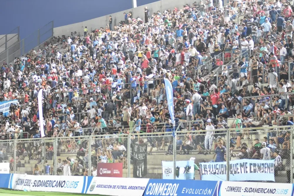 [GALERÍA] Las 39 fotos de la consagración de los pibes del Sub 15