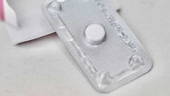 Habilitaron la venta libre en farmacias de la “pastilla del día después” en el país