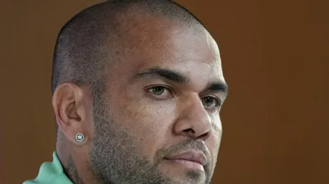 El brasileño Dani Alves irá a juicio por agresión sexual