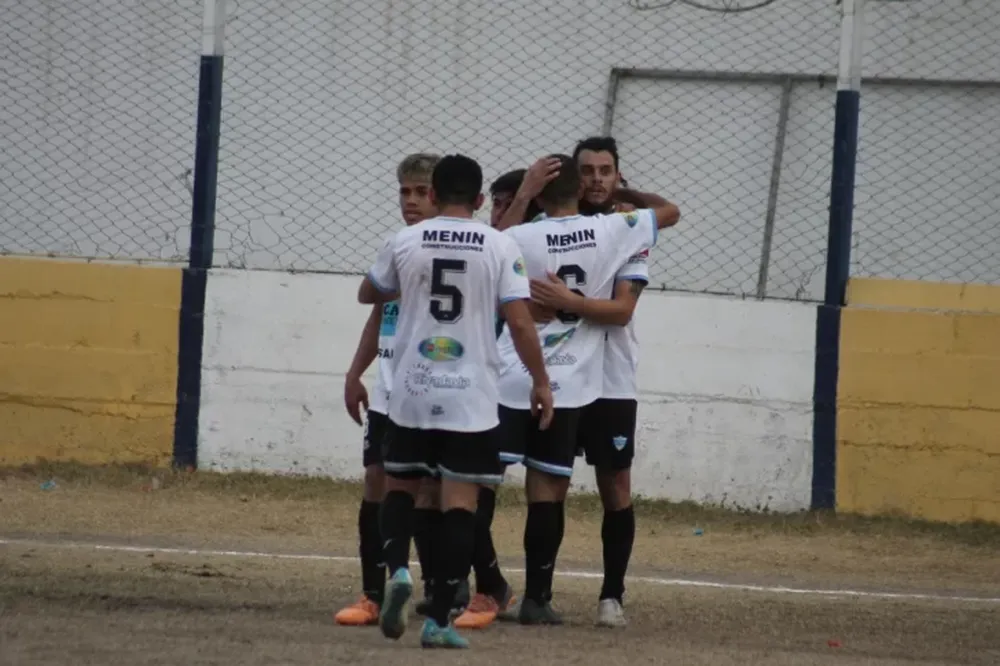 Del Bono pasó por encima a Rivadavia y saltó a la zona de clasificación