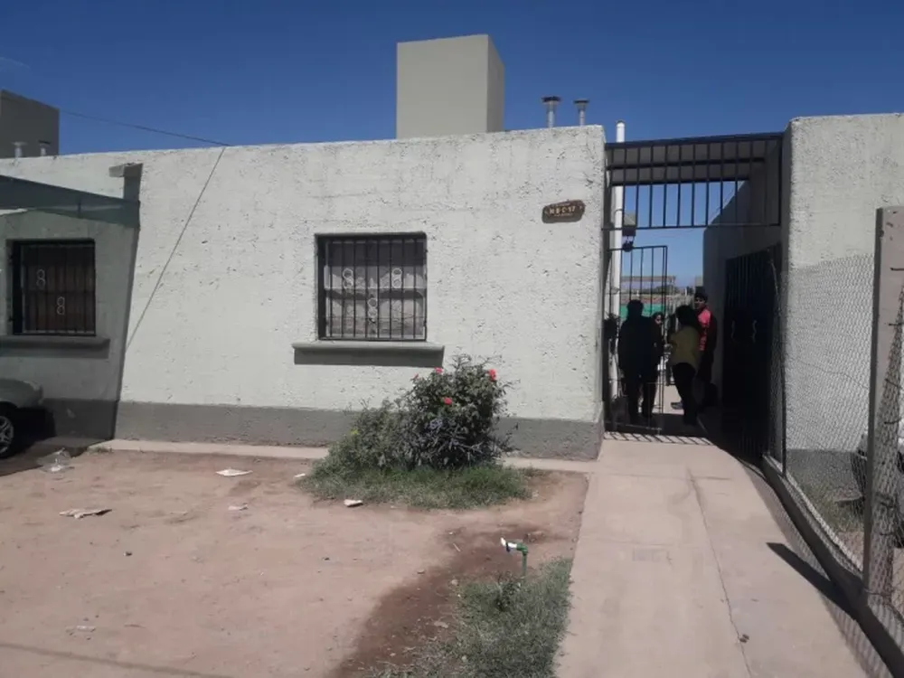 Entró a robar mientras los dueños de casa festejaban la Navidad en el fondo