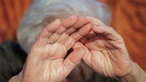 Golpeó brutalmente a su madre de 100 años para comprar drogas