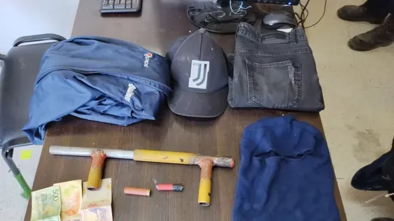 Encapuchados y armados asaltaron a una familia: los atraparon