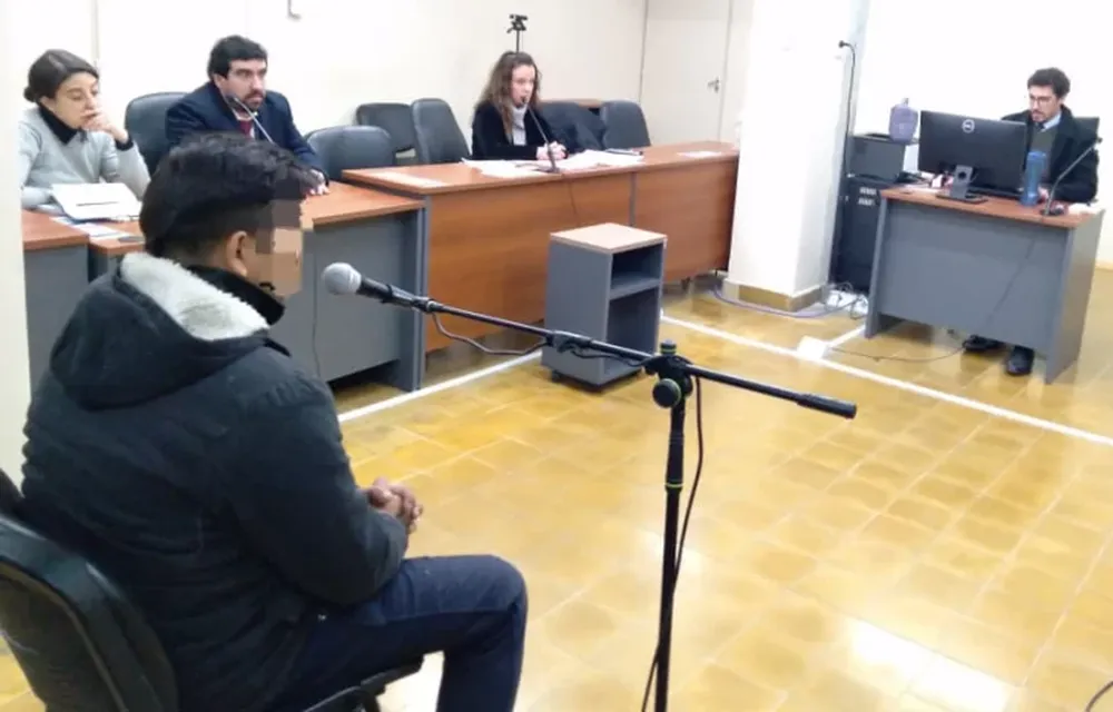 Sospechan que violó a su primita y un juez le dictó 2 meses de preventiva en su casa