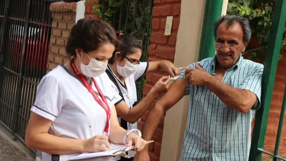 Vacuna antigripal casa por casa: cómo asegurarse de que quien llega es un enviado de Salud