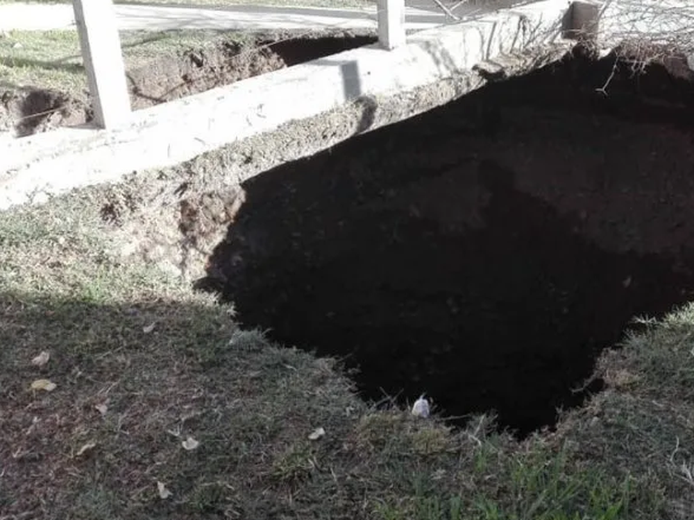 Una beba de 2 años cayó a un pozo negro de más de 3 metros de profundidad