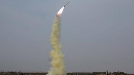 Corea del Norte y un nuevo desafío: lanzó un misil desde un submarino