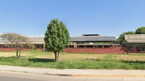 Un alumno de 13 años apuñaló en el pecho a una compañera de curso