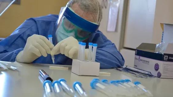 Noviembre arrancó con 321 nuevos casos de coronavirus en San Juan: el total llegó a 5.751