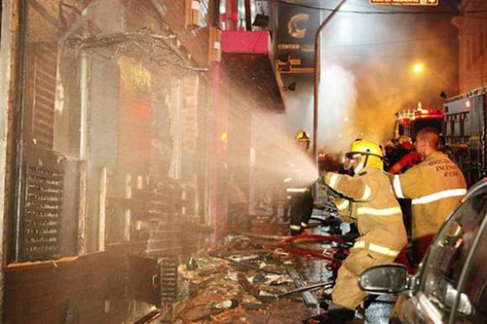 Los momentos más difíciles del fatal incendio en una disco de Brasil