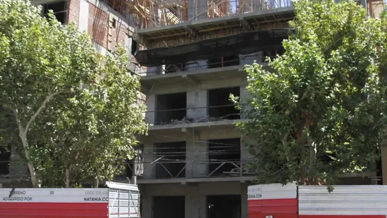 Un albañil falleció al caer desde unos 10 metros del céntrico edificio donde trabajaba