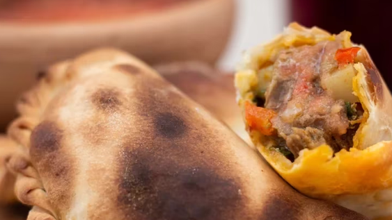 Compró media docena de empanadas en Salta y casi se desmaya al ver la cuenta
