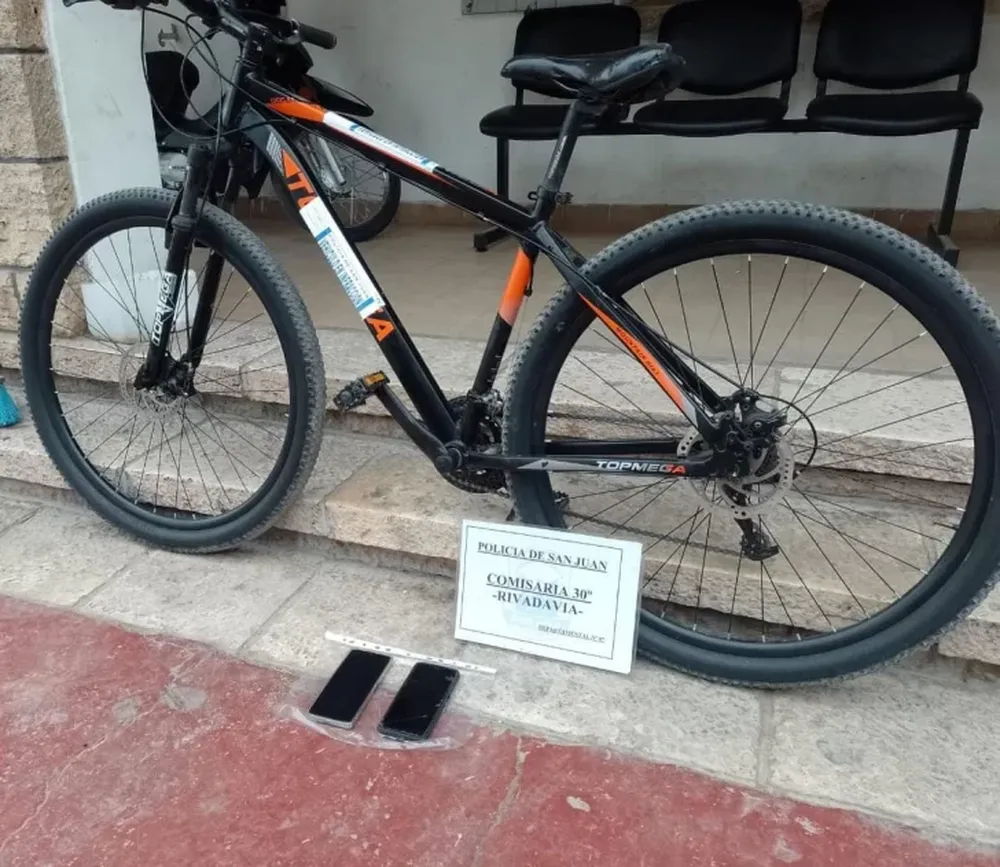 Le robaron la bici, contactó al ladrón mediante Facebook y lo citó: el vendedor terminó detenido