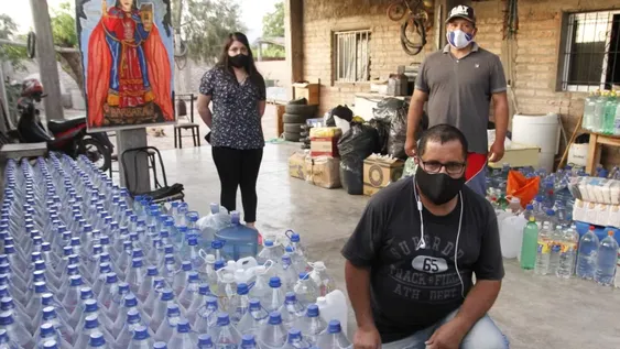 Mientras donan agua en bidones para Mogna, OSSE planea hacer un acueducto