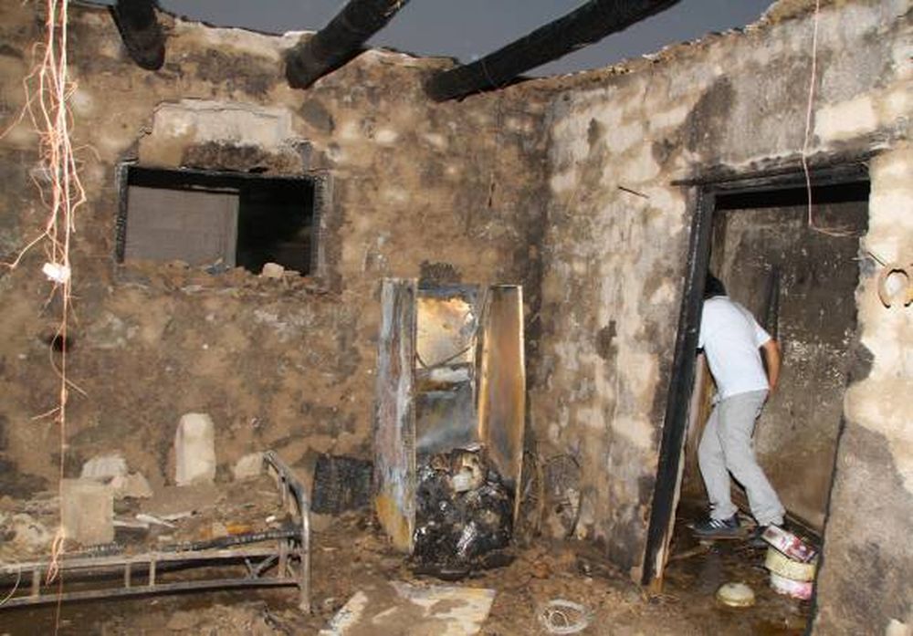 Apuñala a un sujeto y le queman la casa