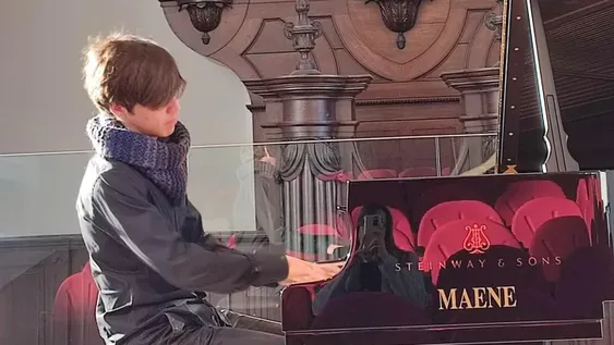 Pianista local se prueba en Suiza