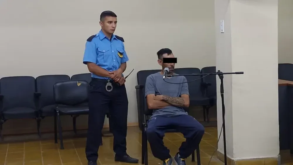 Amenazó con matar a toda su familia con un arma porque no le dejaban ver a sus hijas: le dieron un año de cárcel