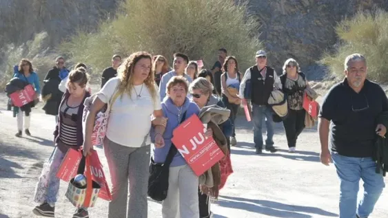 Con mate en la tarde y poncho en la noche, así se vivió el show en el Cerro Alcázar