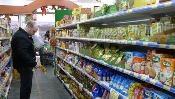 Comienzan a regir las canastas de frescos y de productos esenciales en comercios de cercanía