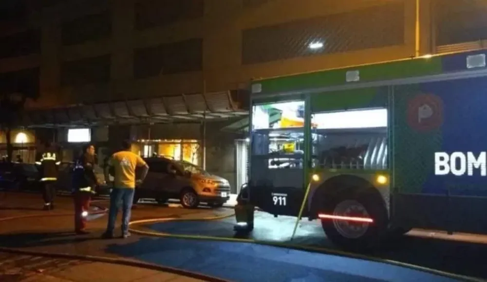 Murió al tirarse de un piso 11 escapando de un incendio