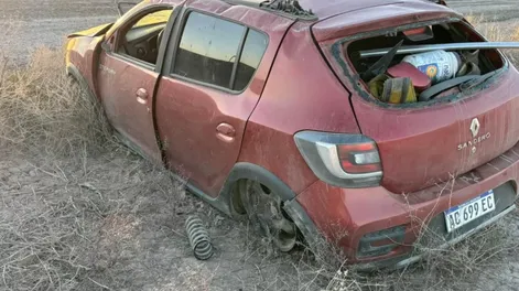 Una pareja mendocina volcó tras pasar el finde largo en San Juan