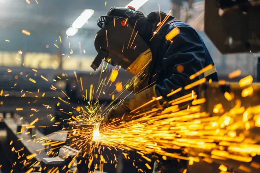 La industria metalúrgica volvió a retroceder en agosto y mantiene niveles históricamente bajos de producción.