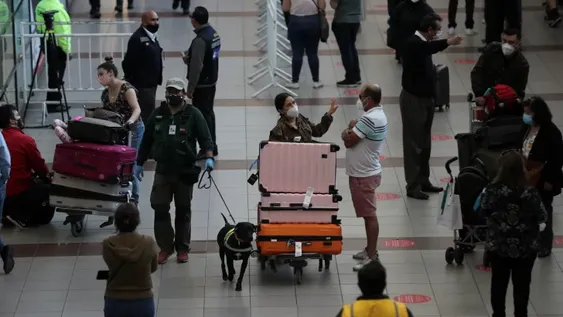 Derogaron el decreto que impedía el ingreso al país de extranjeros con antecedentes