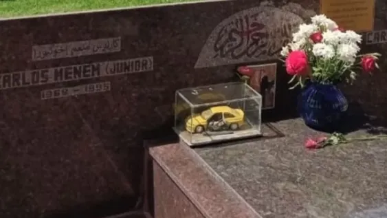 Vandalizan tumba del expresidente Menem