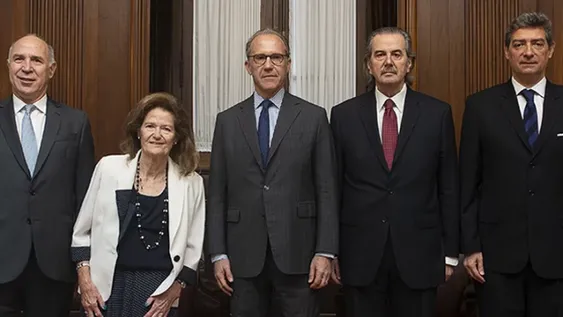 Los jueces de la Corte Suprema redujeron su sueldo un 25% por el coronavirus