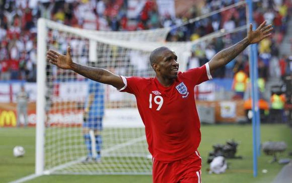 Defoe salvó el hundimiento